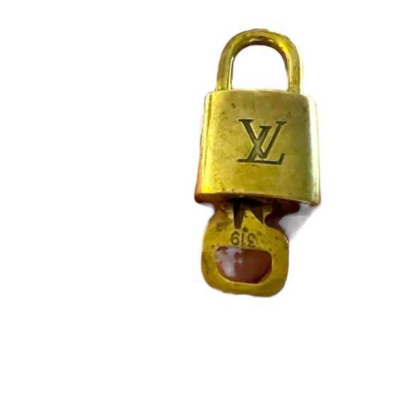 Authentic Louis Vuitton Lock & Key #319 with Bag Charm Keychain Key Char… - Picture 5 of 10